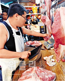▲ 돼지고기 가격은 예년에 비해 20% 올랐고 6월 물가상승률은 3만 만에 최고치인 5.6%를 기록했다. <사진출처 : 성도일보(星島日報) >