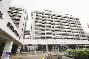 사틴(沙田)의 프린스 오브 웨일스 병원(Prince of Whales Hospital, 威爾斯親王醫院)에서 태아를 분만한 산모의 몸에서 거즈를 제거하지 않은 의료사고가 두 달 동안 4차례나 발생해 충격을 안겨주고 있다.