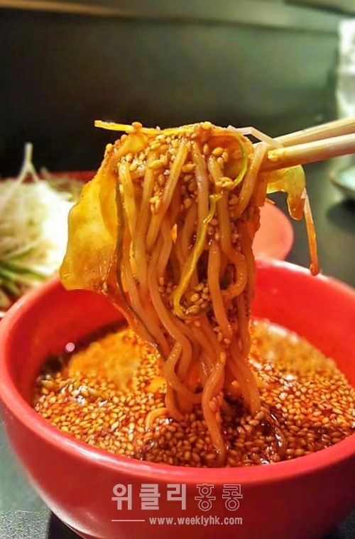 ▲ 츠케멘은 이렇게 매운 소스에 충분히 적셔먹어야 제맛이다.