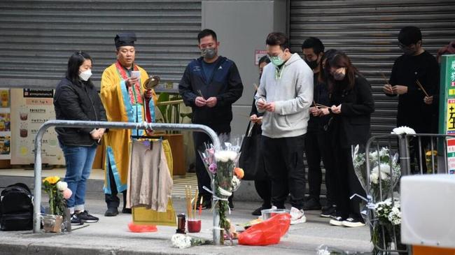 사람이(가) 표시된 사진

자동 생성된 설명
